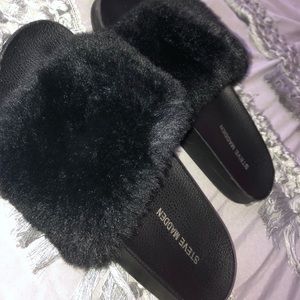 Steve Madden Black Fut Slides